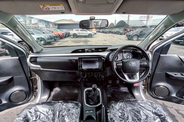 REVO 4WD 2021 2.4 MID MT SMART CAB SILVER  6274 full