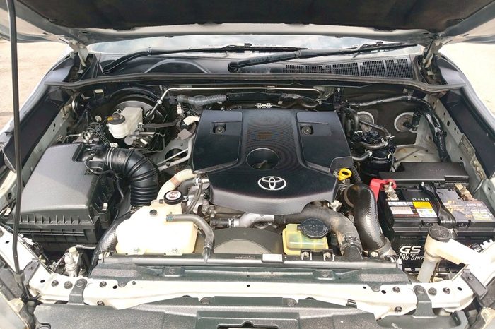 REVO 4WD 2021 2.4 MID MT SMART CAB SILVER  6274 full