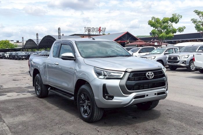 REVO 4WD 2021 2.4 MID MT SMART CAB SILVER  6274 full