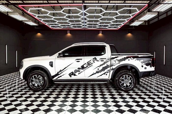 FORD 2WD 2023 2.0 AT DOUBLE CAB WHITE  644 full
