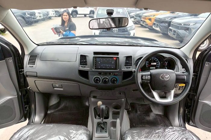 VIGO 4WD 2013 2.7J AT SMART CAB DARKL GREY  645 full
