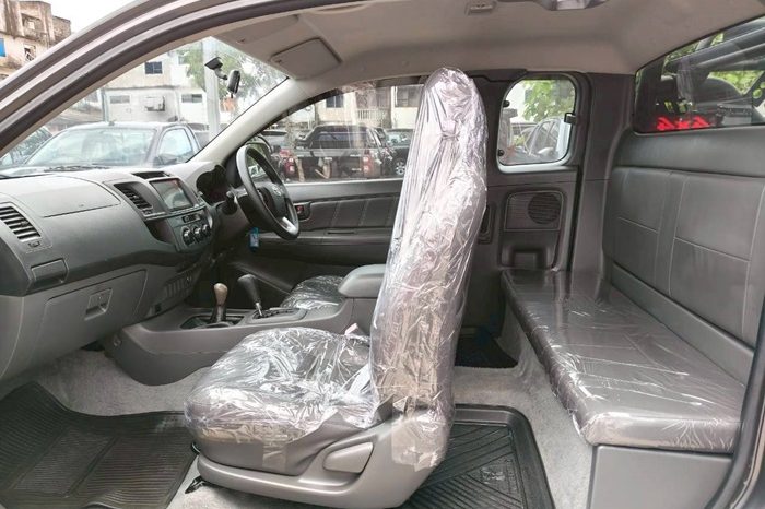VIGO 4WD 2013 2.7J AT SMART CAB DARKL GREY  645 full