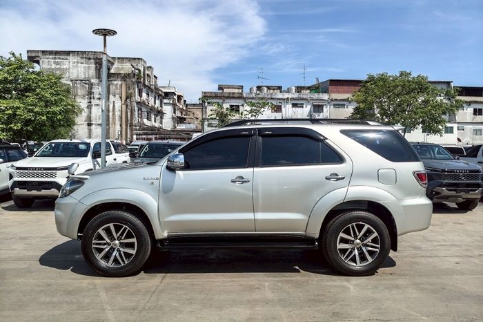 TOYOTA 4WD 2006 3.0V AT FORTUNER SILVER  7011 full