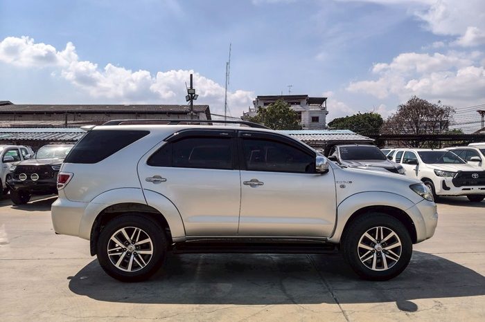 TOYOTA 4WD 2006 3.0V AT FORTUNER SILVER  7011 full
