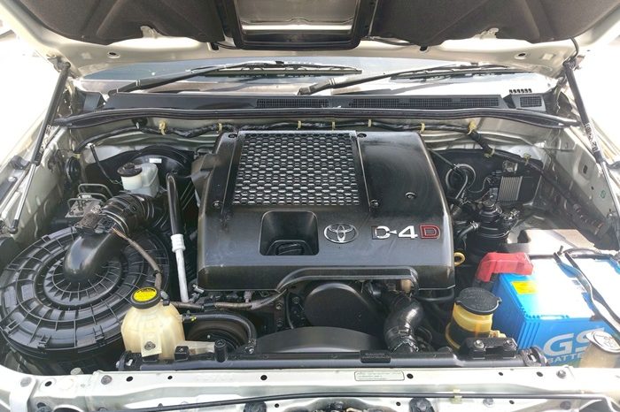 TOYOTA 4WD 2006 3.0V AT FORTUNER SILVER  7011 full