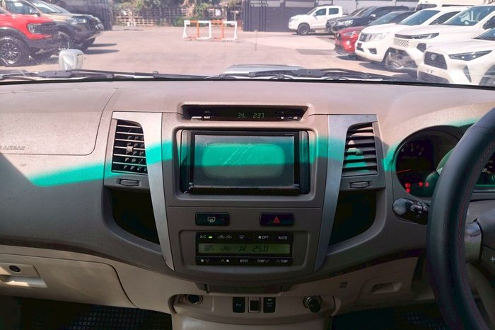 TOYOTA 4WD 2006 3.0V AT FORTUNER SILVER  7011 full