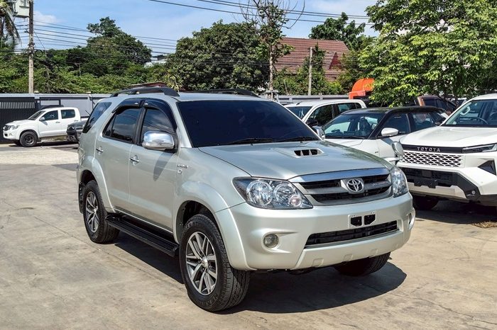 TOYOTA 4WD 2006 3.0V AT FORTUNER SILVER  7011 full