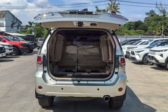 TOYOTA 4WD 2006 3.0V AT FORTUNER SILVER  7011 full