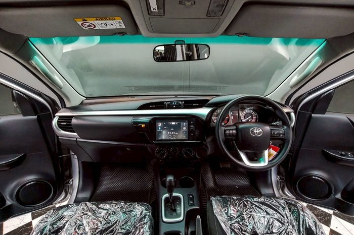 REVO PRE 2020 2.4 ENTRY AT DOUBLE CAB SILVER  7221 full