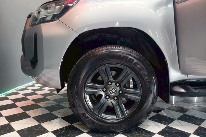 REVO PRE 2020 2.4 ENTRY AT DOUBLE CAB SILVER  7221 full