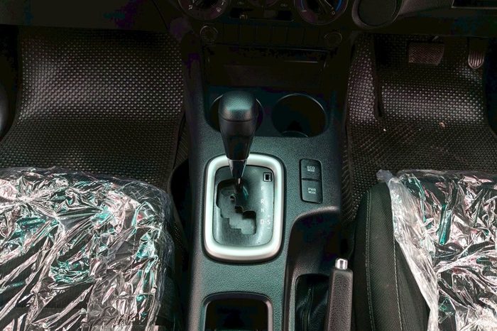 REVO PRE 2020 2.4 ENTRY AT DOUBLE CAB SILVER  7221 full