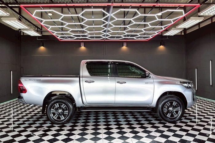 REVO PRE 2020 2.4 ENTRY AT DOUBLE CAB SILVER  7221 full