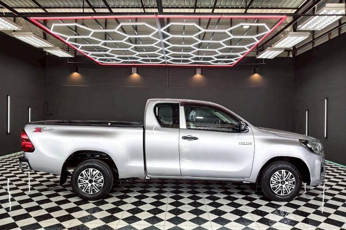 REVO 2WD 2020 2.4E MT SMART CAB SILVER  852 full