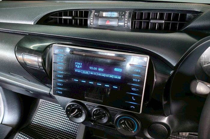 REVO 2WD 2020 2.4E MT SMART CAB SILVER  852 full
