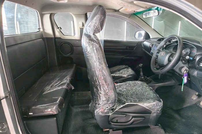 REVO 2WD 2020 2.4E MT SMART CAB SILVER  852 full
