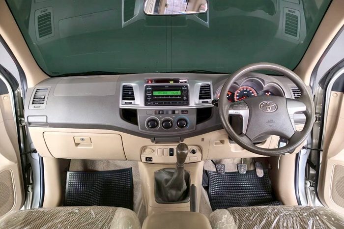 VIGO 2WD 2012 2.5G MT SMART CAB SILVER  9384 full
