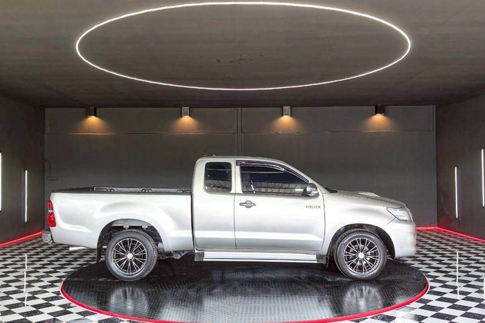 VIGO 2WD 2012 2.5G MT SMART CAB SILVER  9384 full
