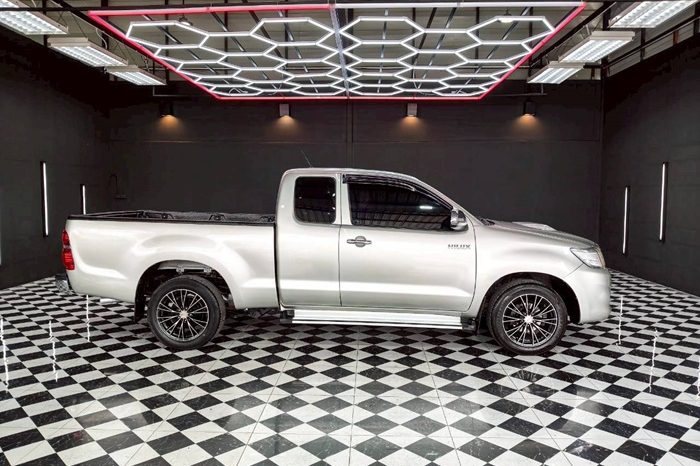 VIGO 2WD 2012 2.5G MT SMART CAB SILVER  9384 full