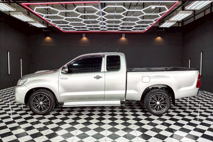 VIGO 2WD 2012 2.5G MT SMART CAB SILVER  9384 full