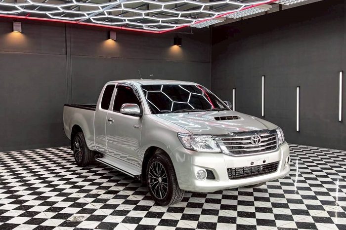 VIGO 2WD 2012 2.5G MT SMART CAB SILVER  9384 full