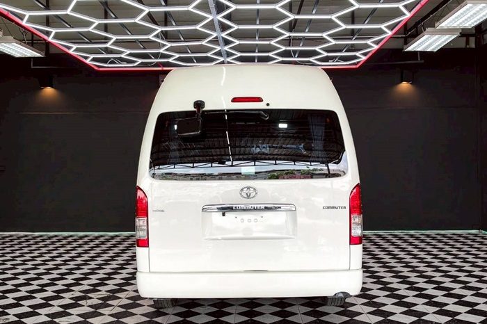 TOYOTA 2WD 2019 3.0 AT COMMUTER WHITE  944 full
