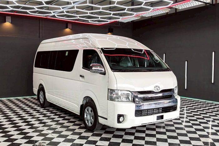 TOYOTA 2WD 2019 3.0 AT COMMUTER WHITE  944 full