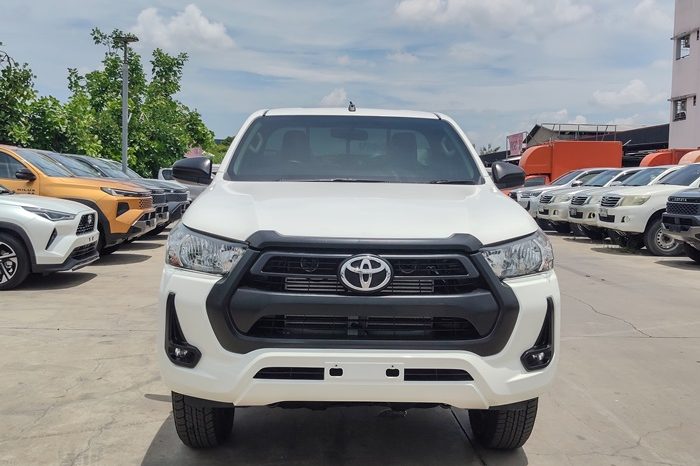 REVO 4WD 2023 2.8 ENTRY MT STANDARD WHITE  9761 full
