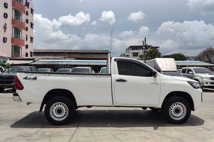 REVO 4WD 2023 2.8 ENTRY MT STANDARD WHITE  9761 full