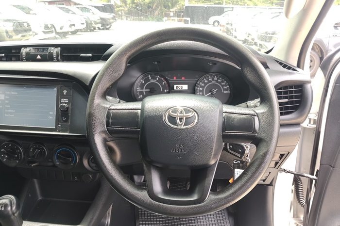 REVO 4WD 2023 2.8 ENTRY MT STANDARD WHITE  9761 full