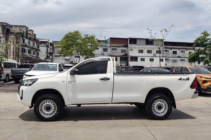 REVO 4WD 2023 2.8 ENTRY MT STANDARD WHITE  9761 full