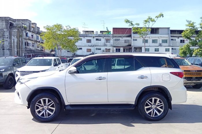 TOYOTA 2WD 2015 2.7V AT FORTUNER WHITE  6208 full
