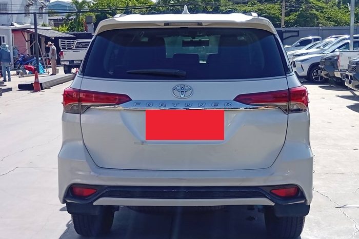 TOYOTA 2WD 2015 2.7V AT FORTUNER WHITE  6208 full