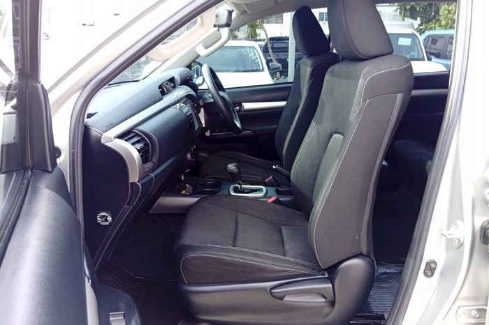 REVO PRE 2020 2.4 ENTRY AT DOUBLE CAB SILVER  7358 full