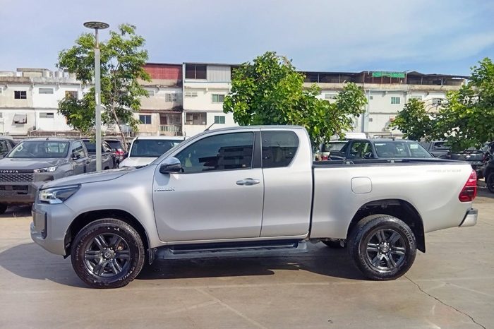 REVO PRE 2020 2.4 MID AT SAMRT CAB SILVER  3042 full