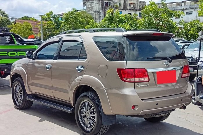 TOYOTA 4WD 2005 2.7V AT FORTUNER BROWN  5511 full