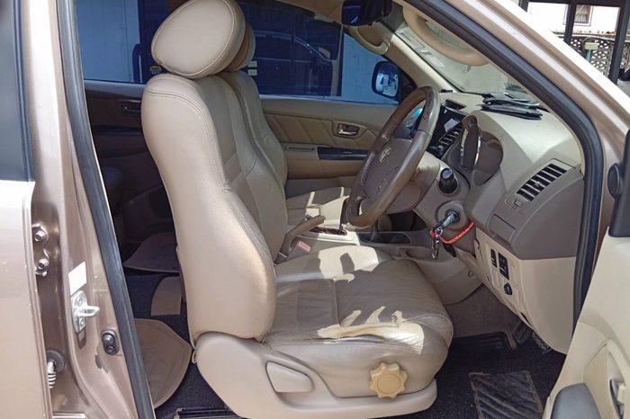 TOYOTA 4WD 2005 2.7V AT FORTUNER BROWN  5511 full