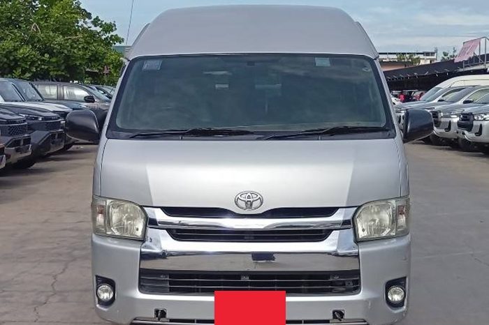 TOYOTA 2WD 2018 3.0 MT COMMUTER SILVER  3971 full