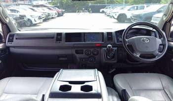 TOYOTA 2WD 2018 3.0 MT COMMUTER SILVER  3971 full