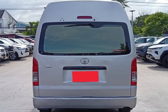 TOYOTA 2WD 2018 3.0 MT COMMUTER SILVER  3971 full