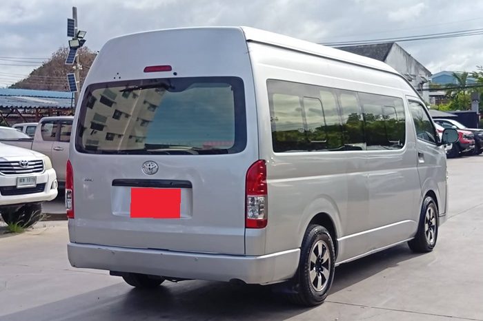 TOYOTA 2WD 2018 3.0 MT COMMUTER SILVER  3971 full