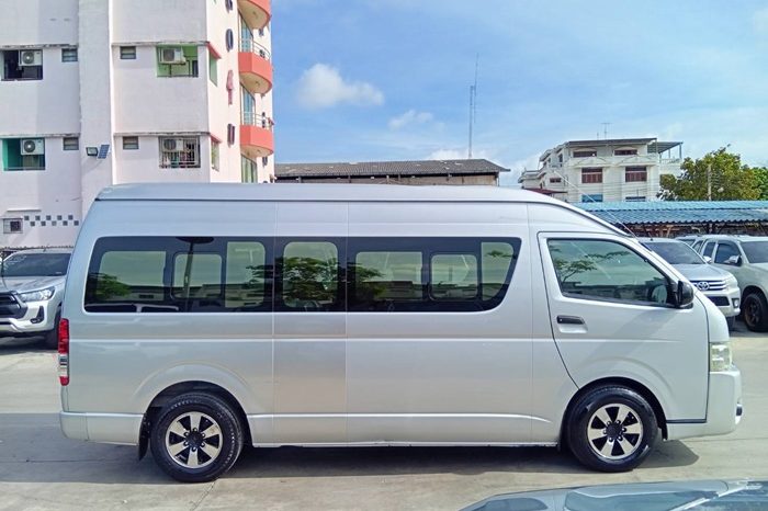 TOYOTA 2WD 2018 3.0 MT COMMUTER SILVER  3971 full