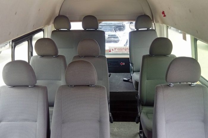 TOYOTA 2WD 2019 2.7 MT COMMUTER WHITE  8236 full