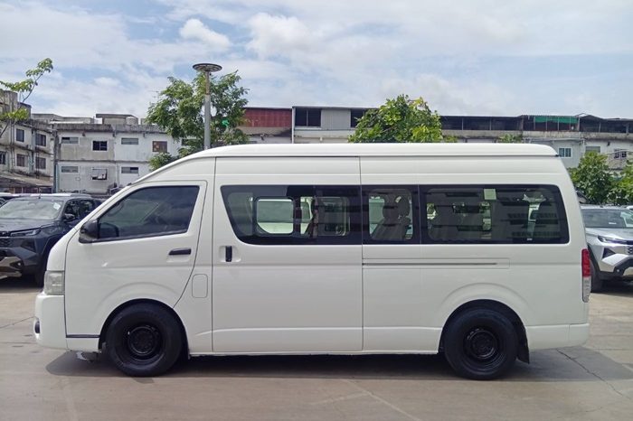 TOYOTA 2WD 2019 2.7 MT COMMUTER WHITE  8236 full
