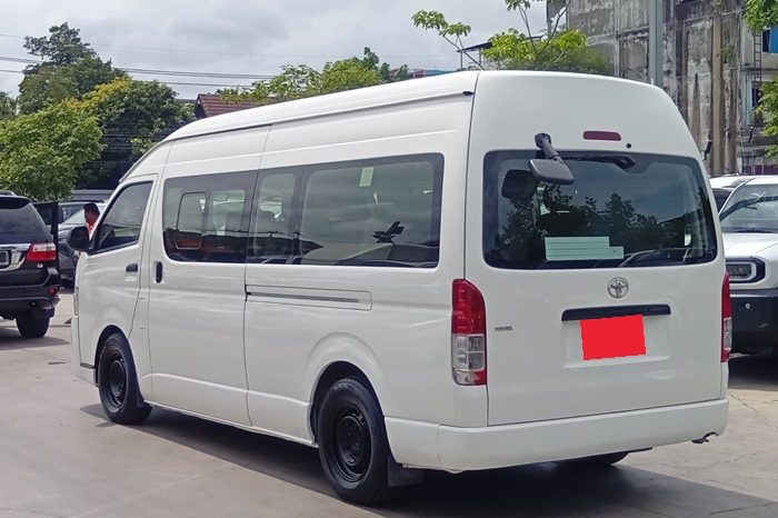 TOYOTA 2WD 2019 2.7 MT COMMUTER WHITE  8236 full
