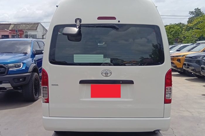 TOYOTA 2WD 2019 2.7 MT COMMUTER WHITE  8236 full