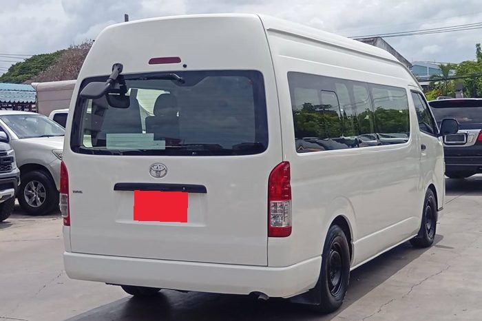 TOYOTA 2WD 2019 2.7 MT COMMUTER WHITE  8236 full