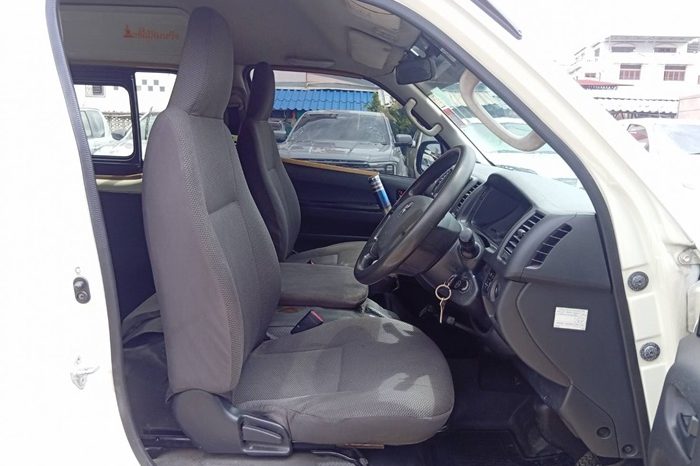 TOYOTA 2WD 2019 2.7 MT COMMUTER WHITE  8236 full