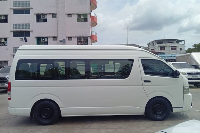 TOYOTA 2WD 2019 2.7 MT COMMUTER WHITE  8236 full