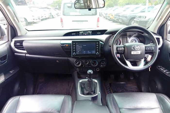 REVO 4WD 2022 2.4 MID MT DOUBLE CAB WHITE  8047 full