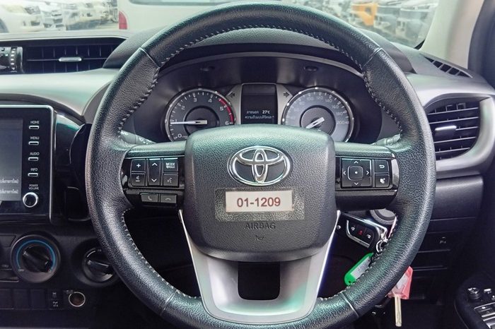 REVO 4WD 2022 2.4 MID MT DOUBLE CAB WHITE  8047 full